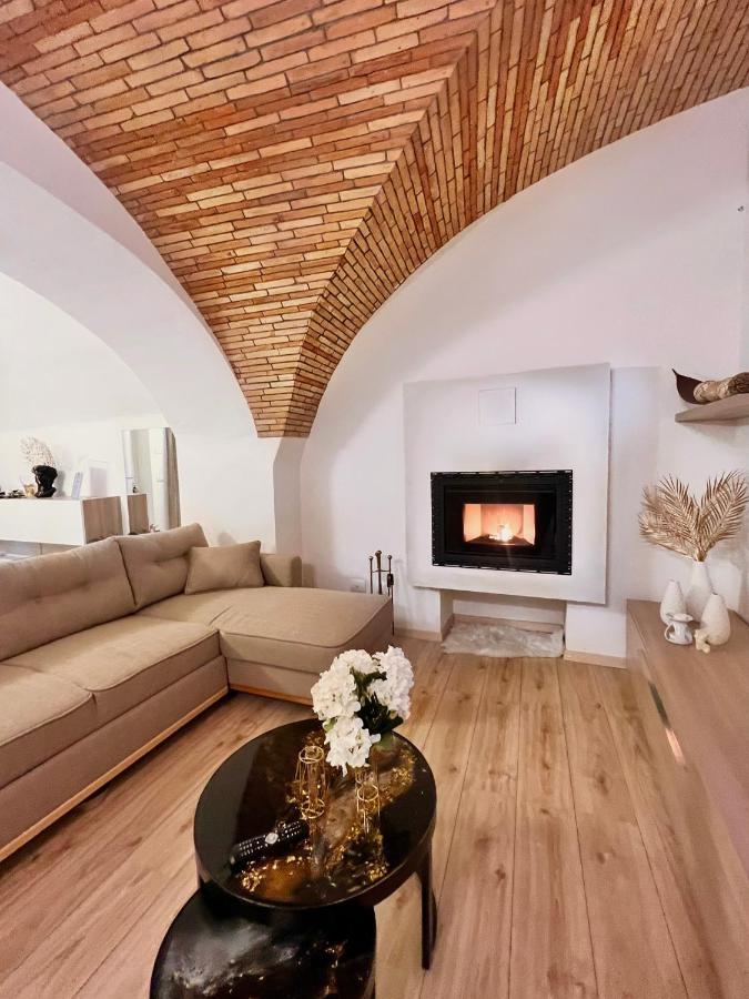 L'Arco Sul Lago • Gold Apartment Castro  外观 照片
