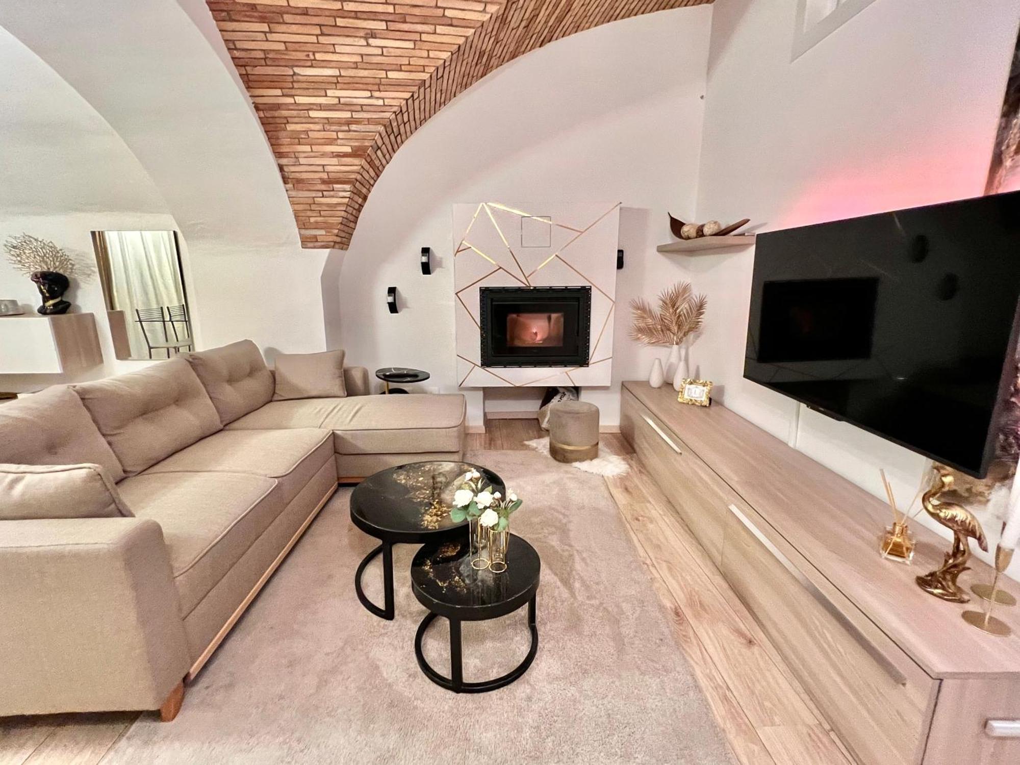 L'Arco Sul Lago • Gold Apartment Castro  外观 照片